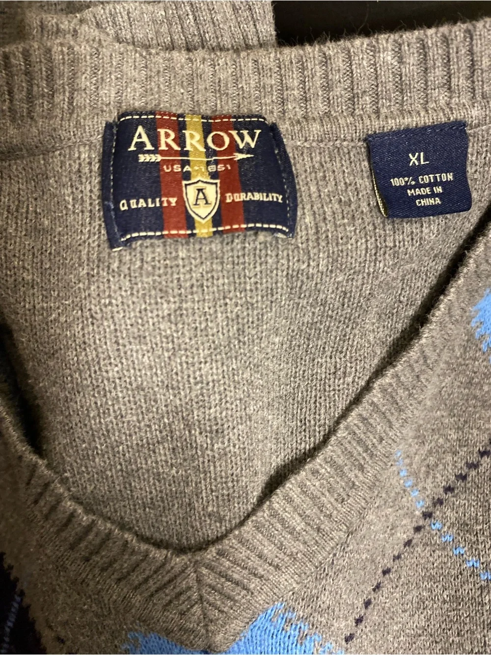 Arrow neck pullover